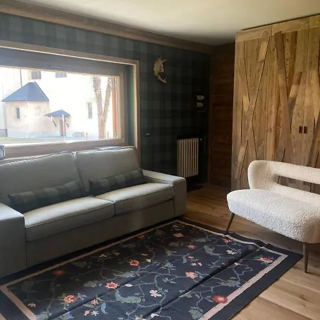 Cortina Center House